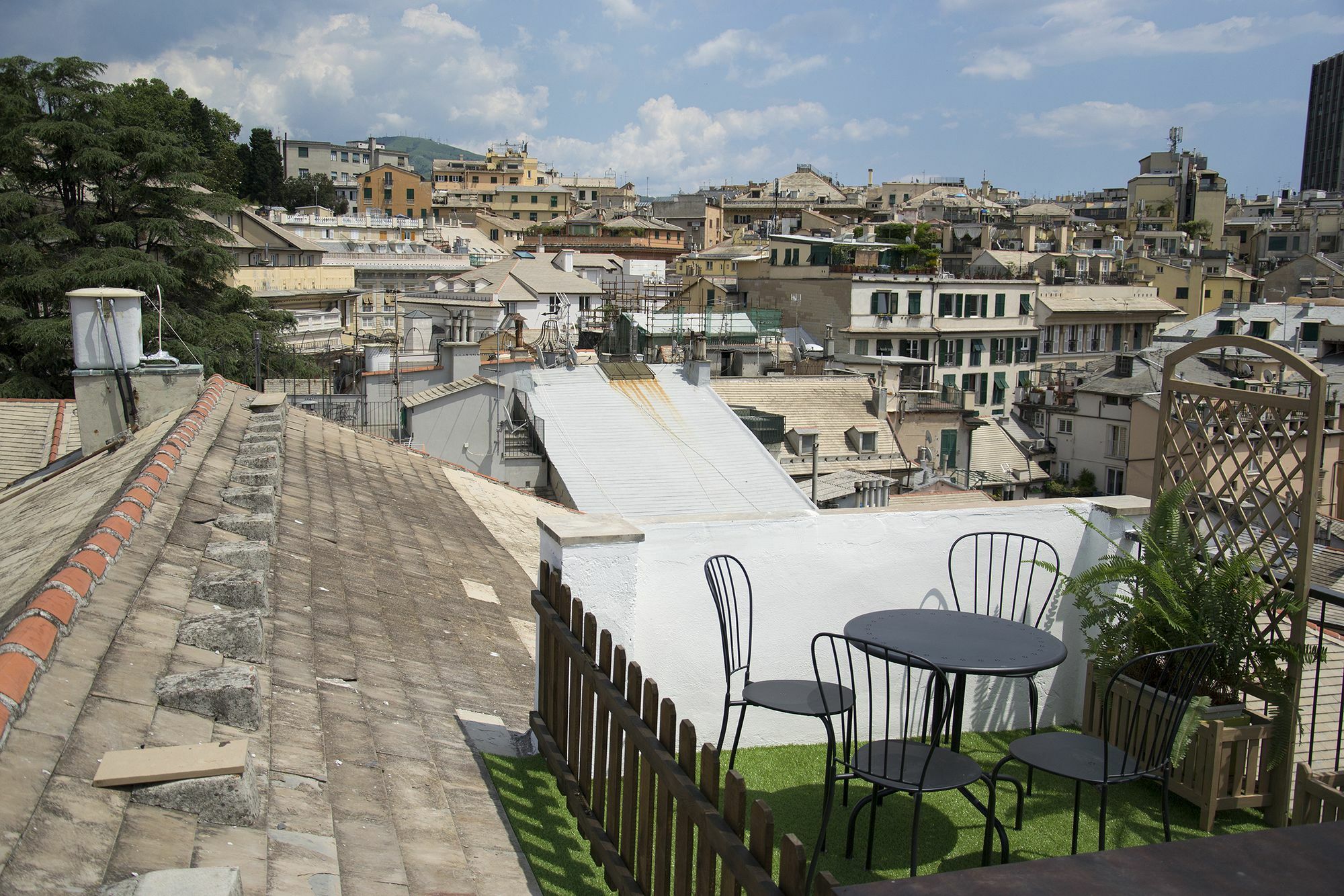 Отель Sky On The Roofs - Il Cielo Sui Tetti Генуя Экстерьер фото