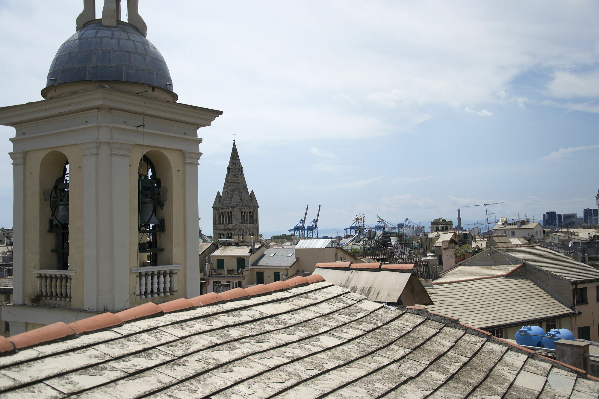 Отель Sky On The Roofs - Il Cielo Sui Tetti Генуя Экстерьер фото